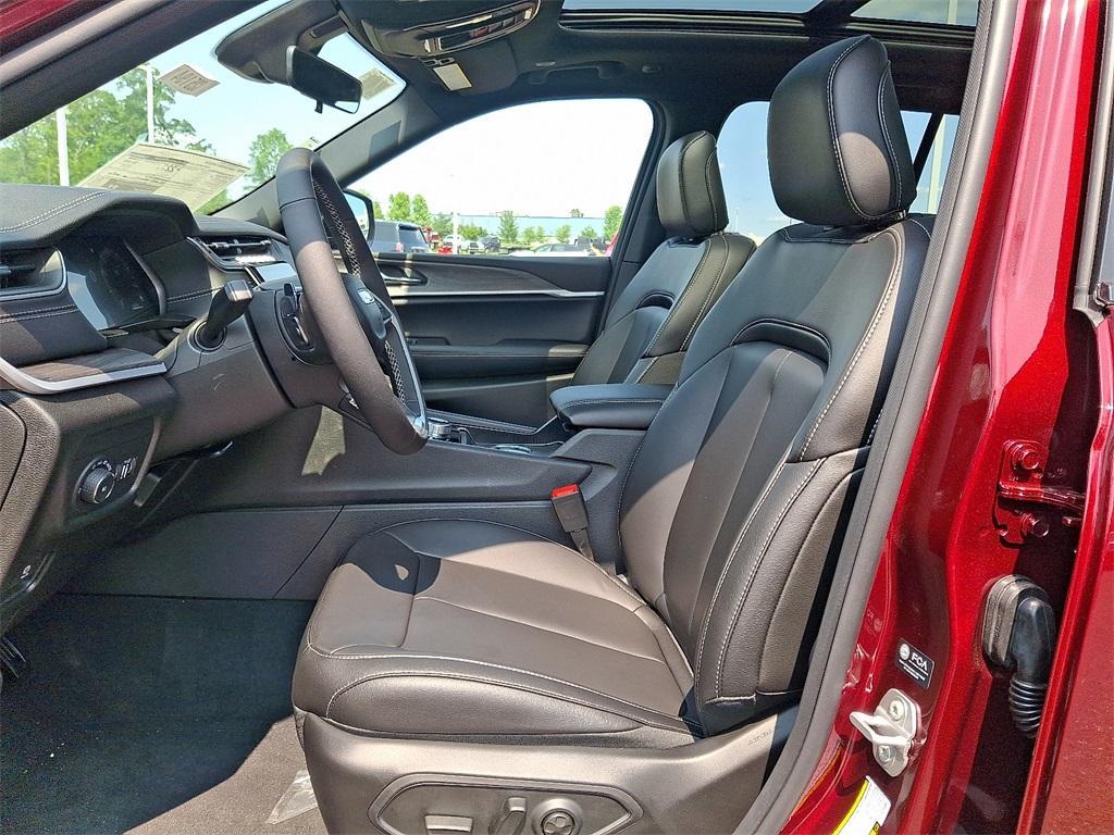 new 2025 Jeep Grand Cherokee car, priced at $47,821
