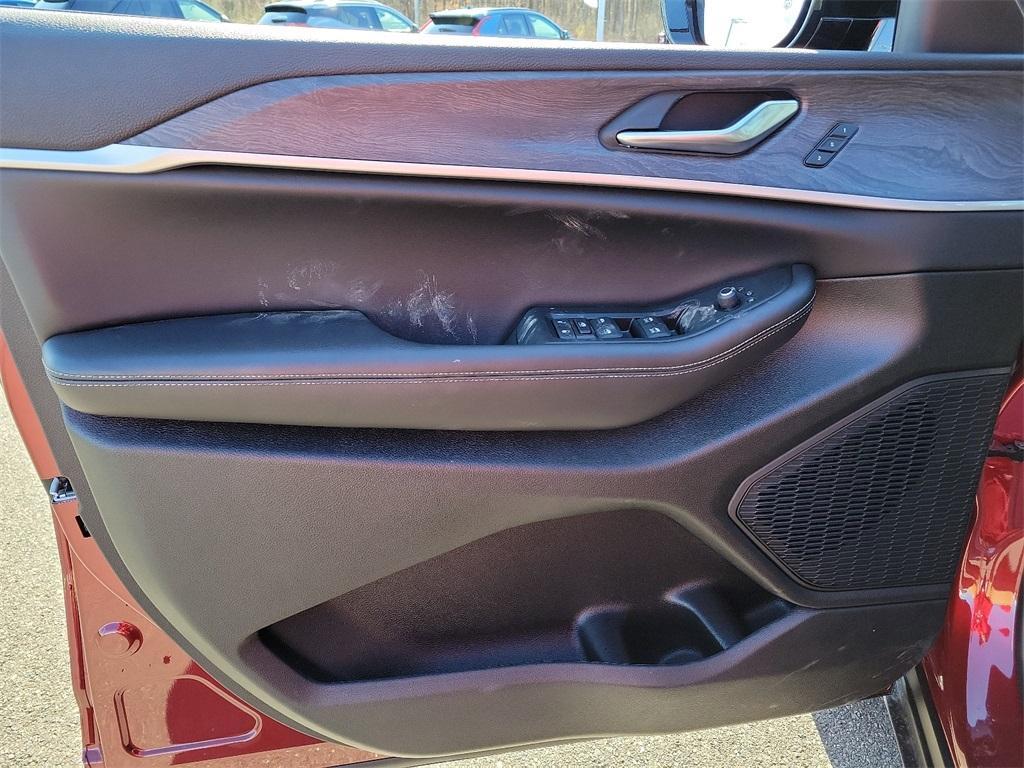 new 2024 Jeep Grand Cherokee L car, priced at $53,209