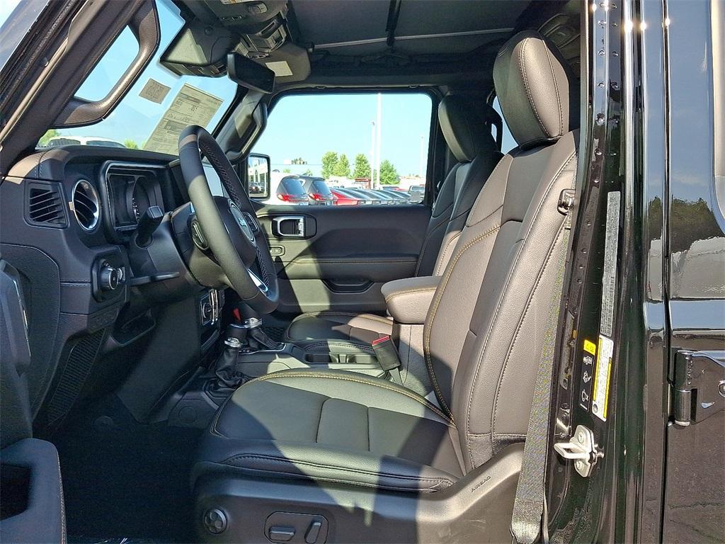 new 2025 Jeep Wrangler car, priced at $52,457