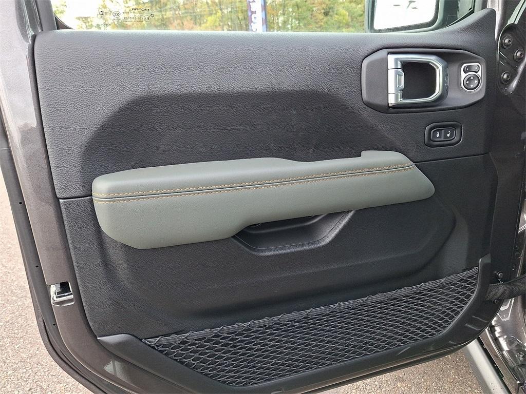 new 2025 Jeep Gladiator car, priced at $56,552