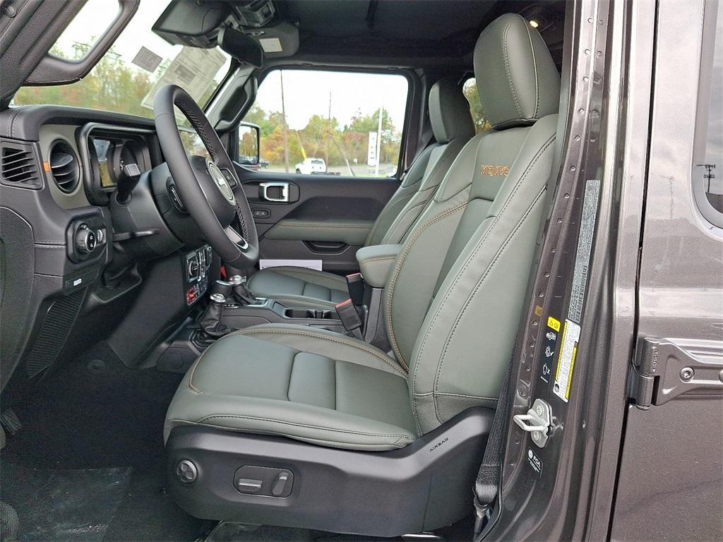 new 2025 Jeep Gladiator car, priced at $56,552