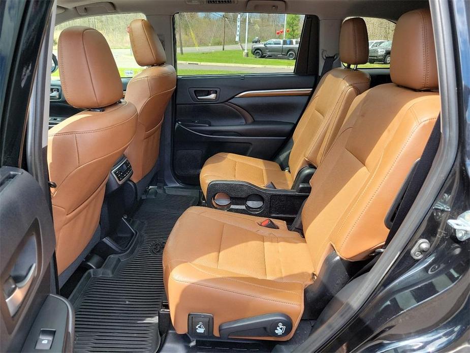 used 2019 Toyota Highlander car, priced at $27,990