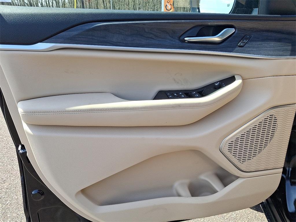 new 2025 Jeep Grand Cherokee car, priced at $48,559