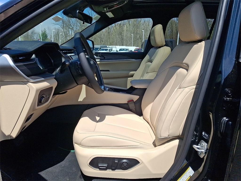 new 2025 Jeep Grand Cherokee car, priced at $48,559