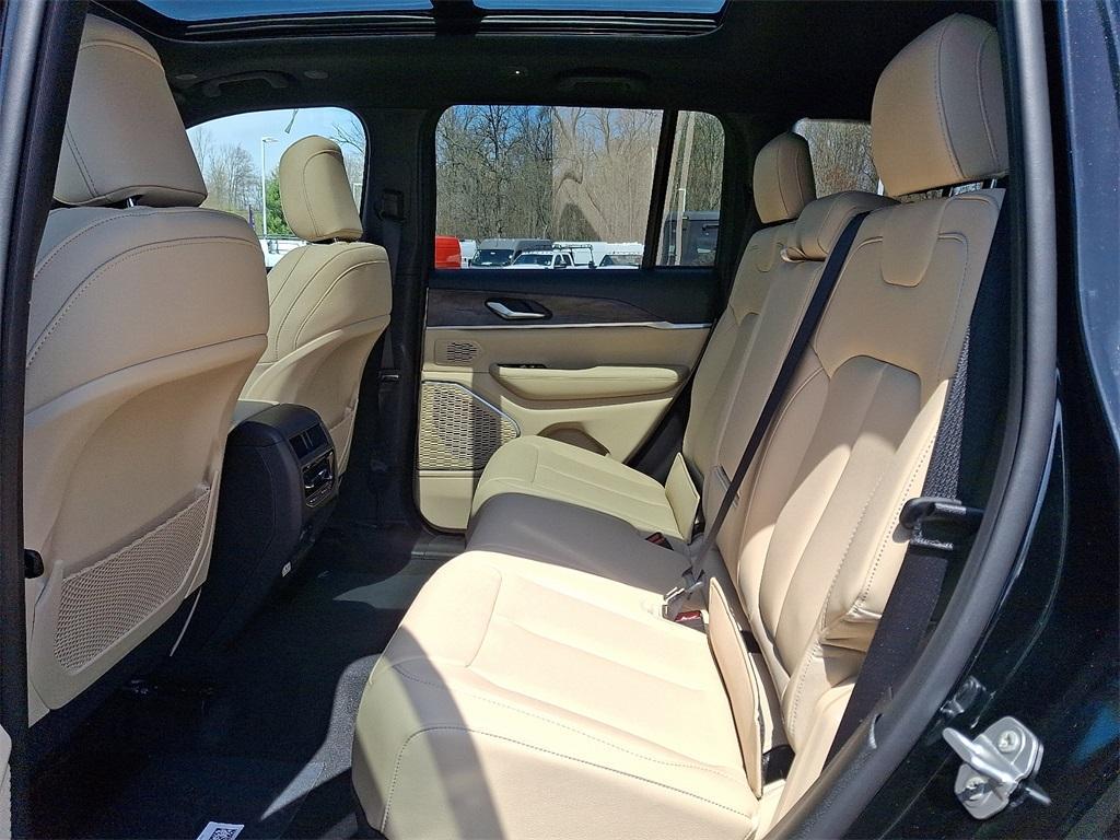 new 2025 Jeep Grand Cherokee car, priced at $48,559