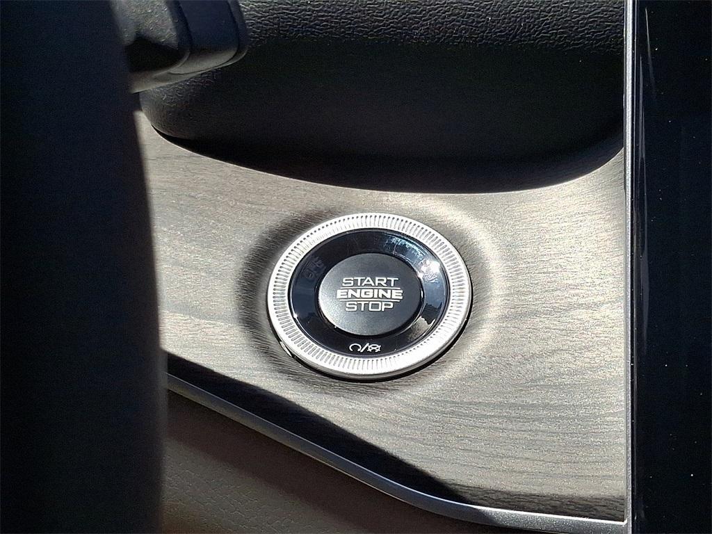 new 2025 Jeep Grand Cherokee car, priced at $48,559