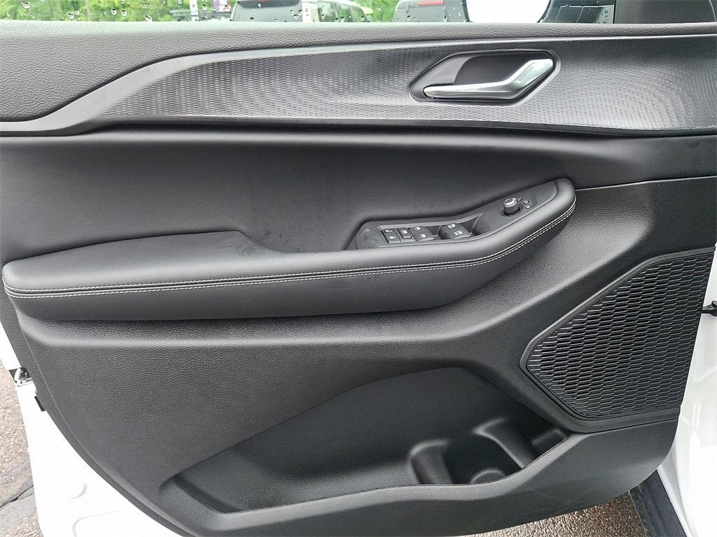 new 2025 Jeep Grand Cherokee car, priced at $41,602