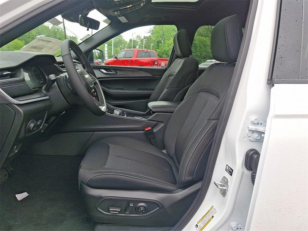new 2025 Jeep Grand Cherokee car, priced at $41,602