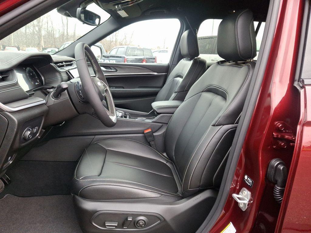 new 2024 Jeep Grand Cherokee car, priced at $50,251