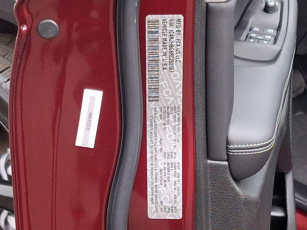 new 2024 Jeep Grand Cherokee car, priced at $50,251