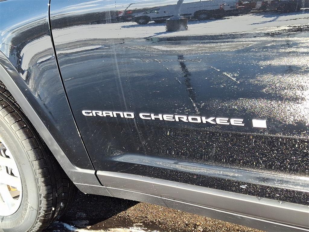 new 2025 Jeep Grand Cherokee car, priced at $37,074