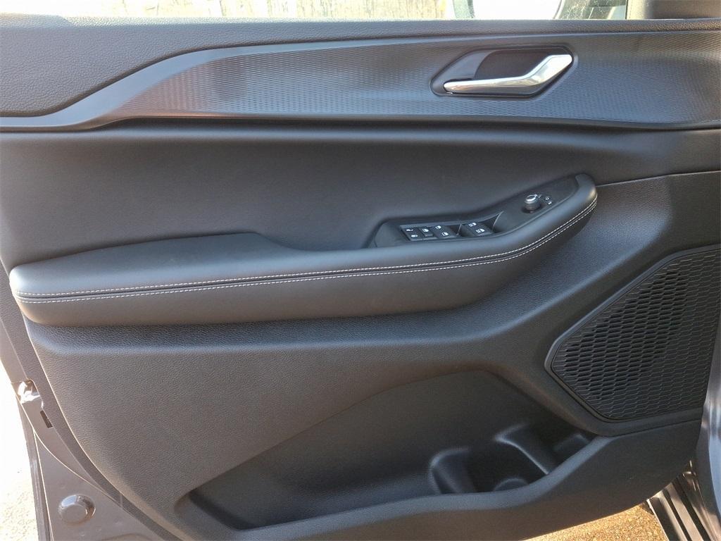 new 2025 Jeep Grand Cherokee car, priced at $37,074