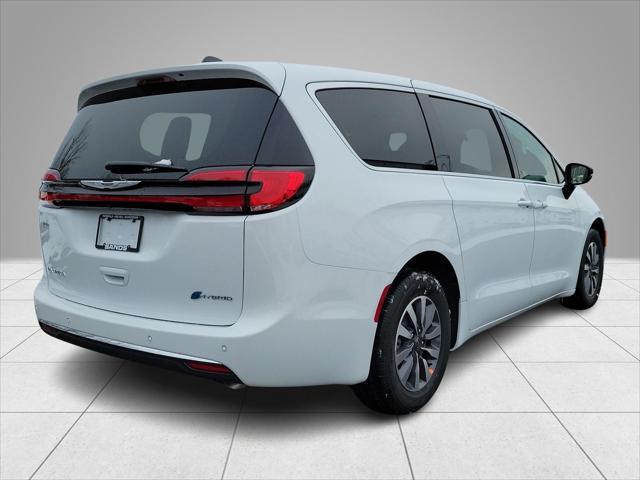new 2024 Chrysler Pacifica Hybrid car, priced at $48,660