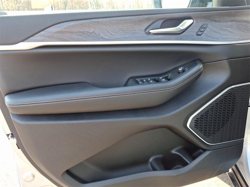 new 2025 Jeep Grand Cherokee L car, priced at $49,052