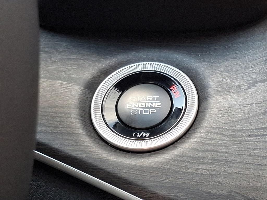 new 2025 Jeep Grand Cherokee L car, priced at $49,052
