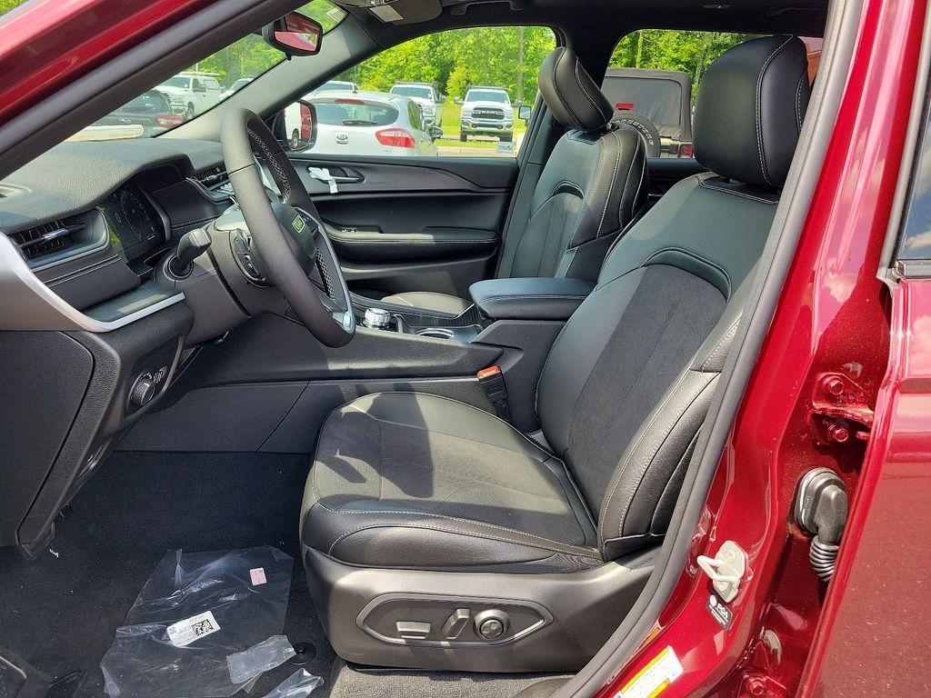 new 2024 Jeep Grand Cherokee L car, priced at $41,331