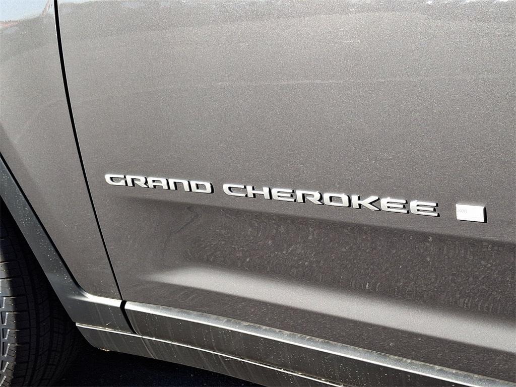 new 2025 Jeep Grand Cherokee car, priced at $38,690