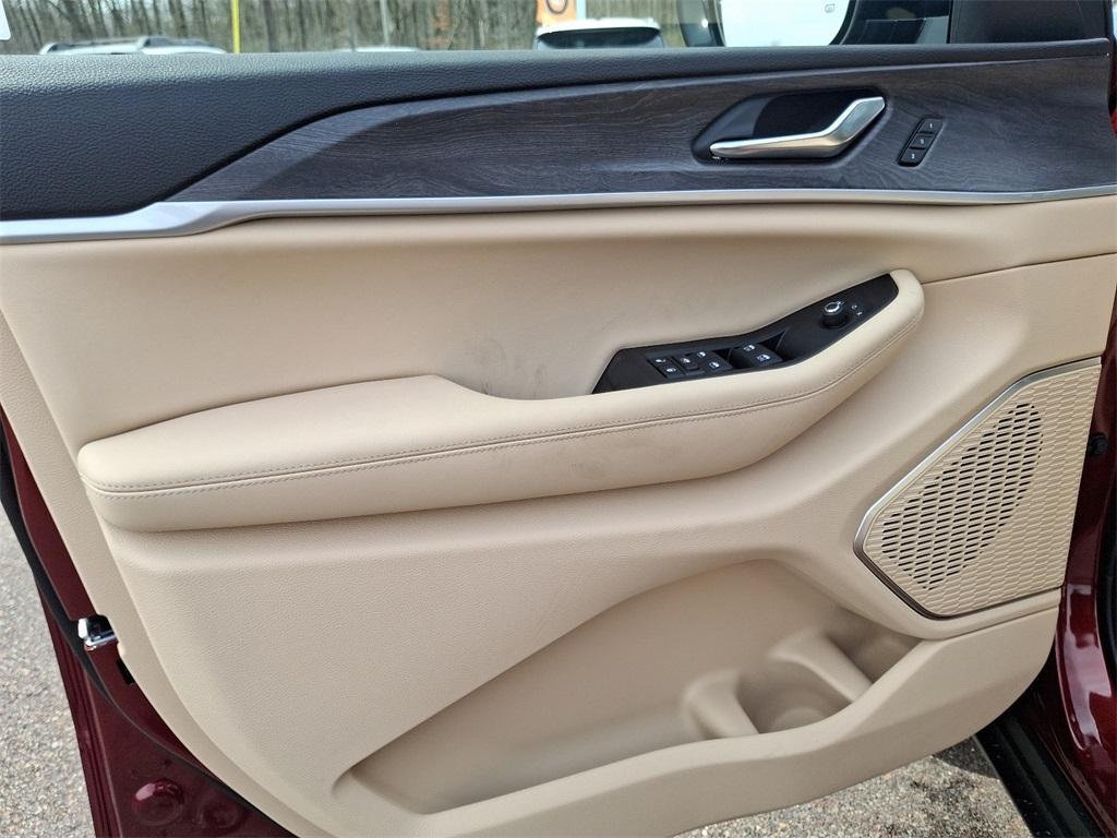 new 2025 Jeep Grand Cherokee L car, priced at $54,537