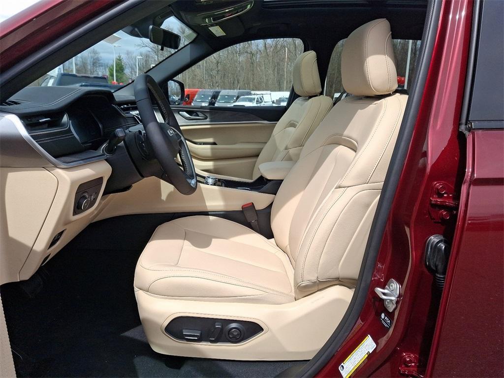 new 2025 Jeep Grand Cherokee L car, priced at $54,537