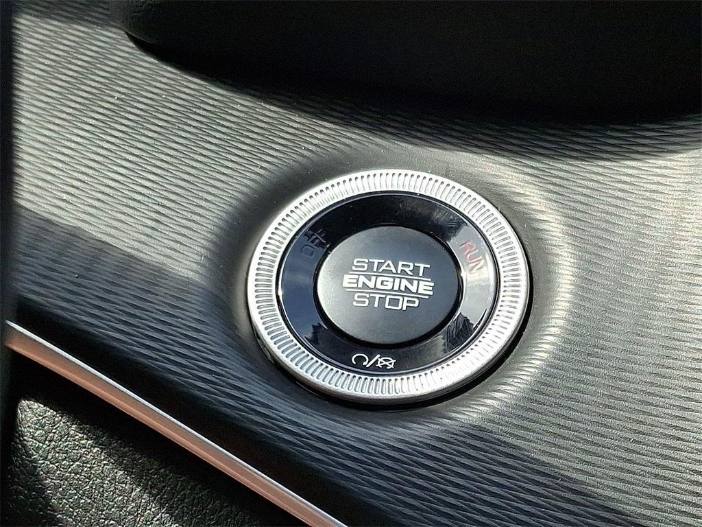 new 2025 Jeep Grand Cherokee car, priced at $44,595