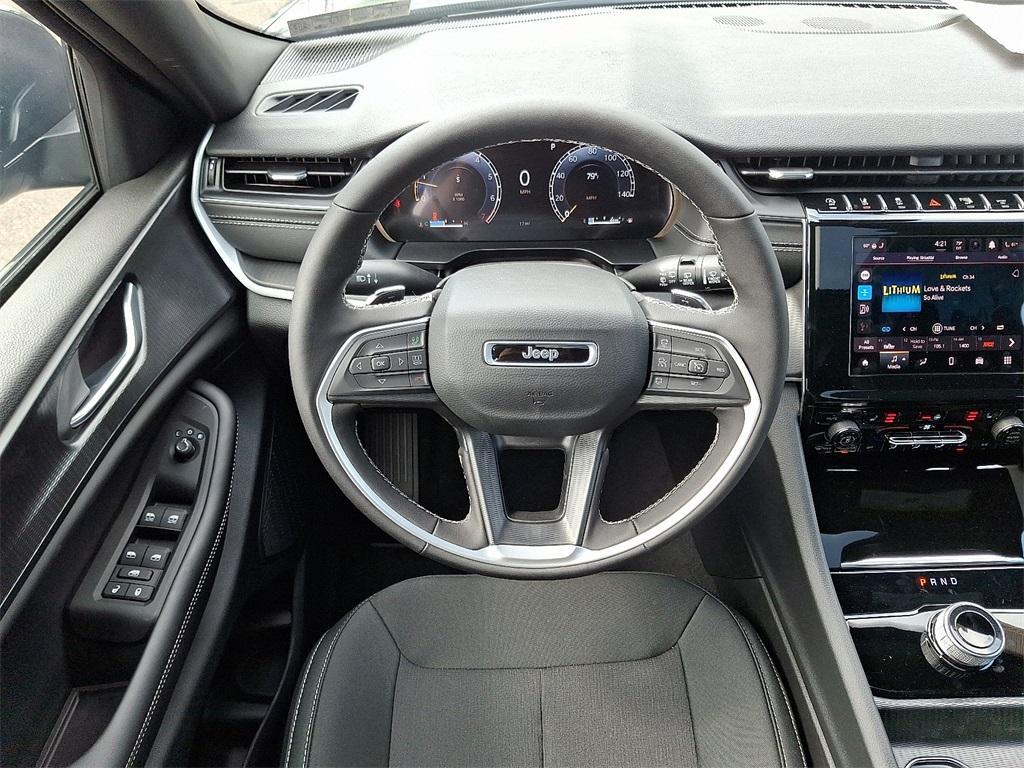 new 2025 Jeep Grand Cherokee car, priced at $44,595