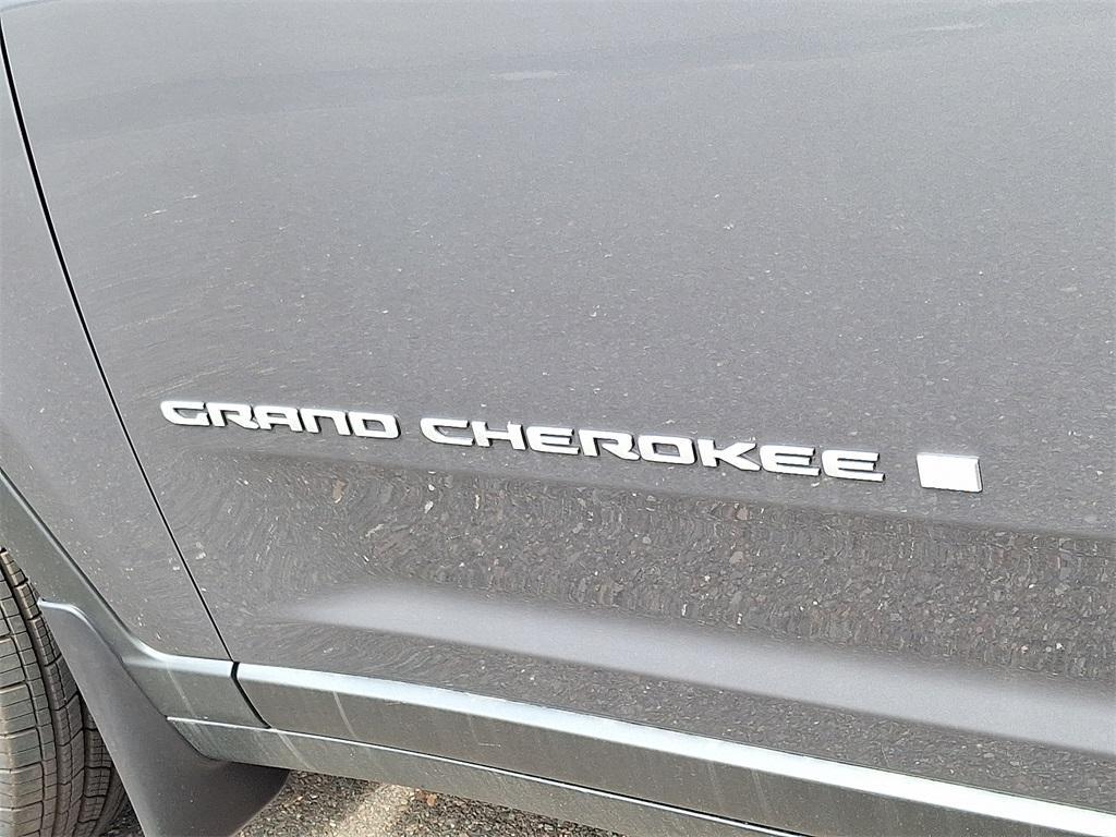new 2025 Jeep Grand Cherokee car, priced at $44,595