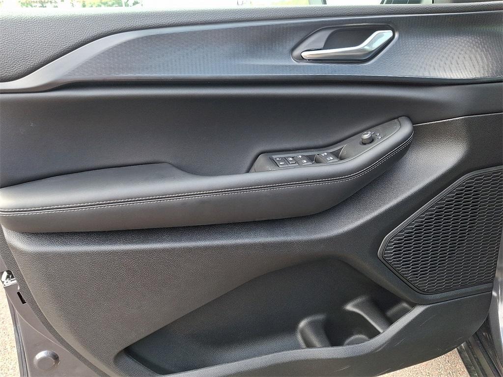 new 2025 Jeep Grand Cherokee car, priced at $44,595