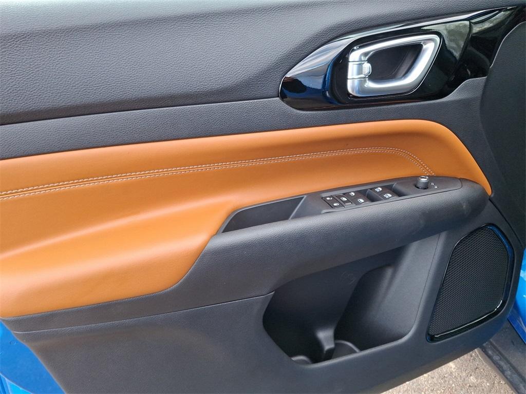 new 2025 Jeep Compass car, priced at $33,338