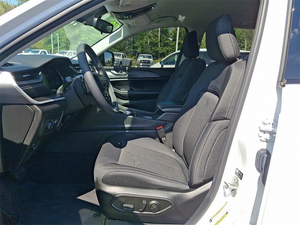 used 2023 Jeep Grand Cherokee car, priced at $29,990