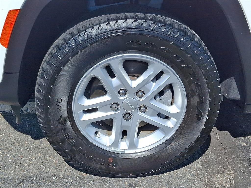 used 2023 Jeep Grand Cherokee car, priced at $29,990
