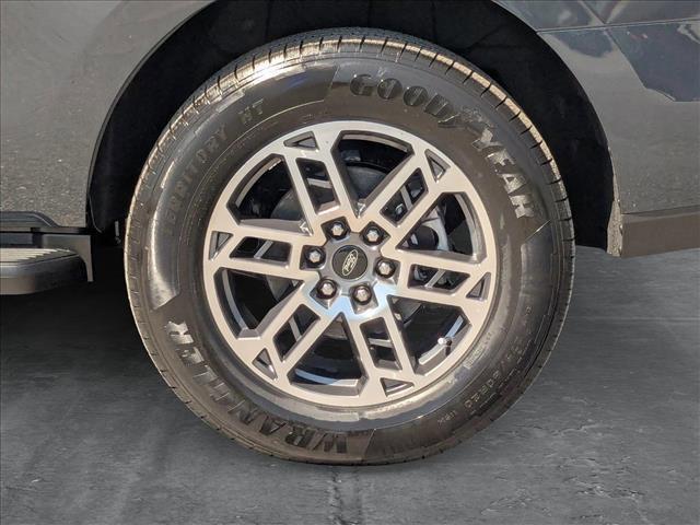 new 2025 Ford Expedition car, priced at $68,705