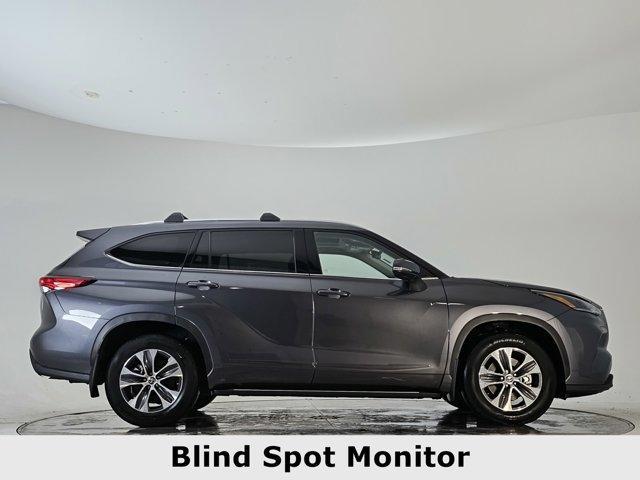 used 2021 Toyota Highlander car, priced at $31,071