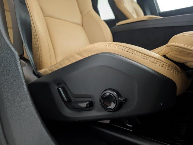 used 2022 Volvo XC60 car, priced at $38,989