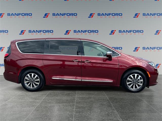 used 2022 Chrysler Pacifica Hybrid car, priced at $27,926