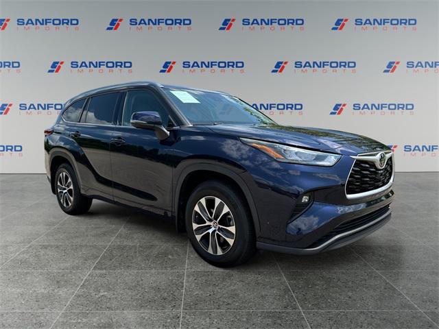 used 2020 Toyota Highlander car, priced at $29,450