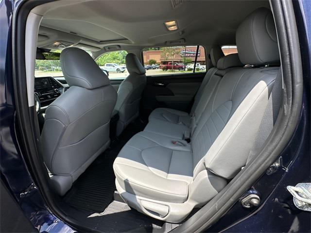 used 2020 Toyota Highlander car, priced at $29,450