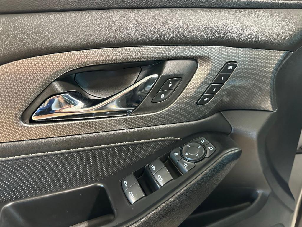 used 2023 Chevrolet Traverse car, priced at $39,000