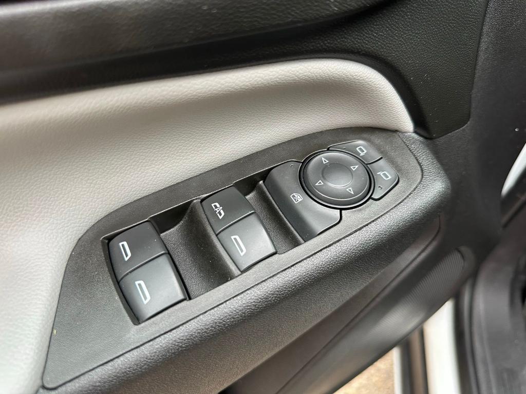 used 2021 Chevrolet Equinox car, priced at $18,700