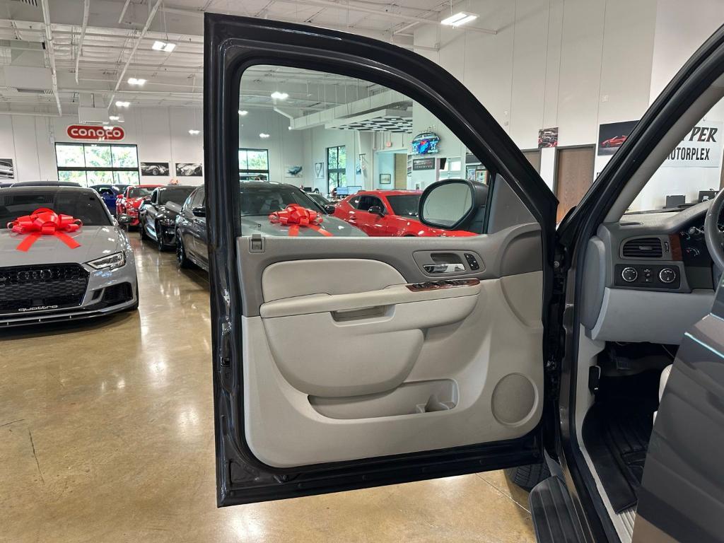 used 2010 Chevrolet Suburban car, priced at $9,900