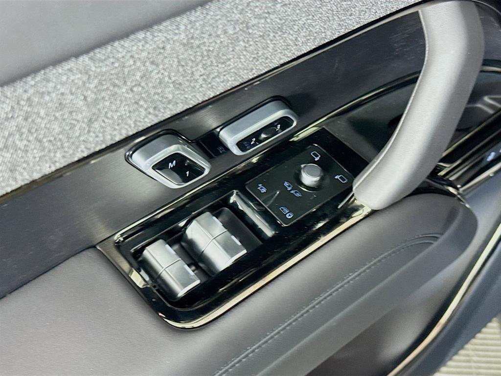 new 2025 Land Rover Range Rover Sport car, priced at $104,745