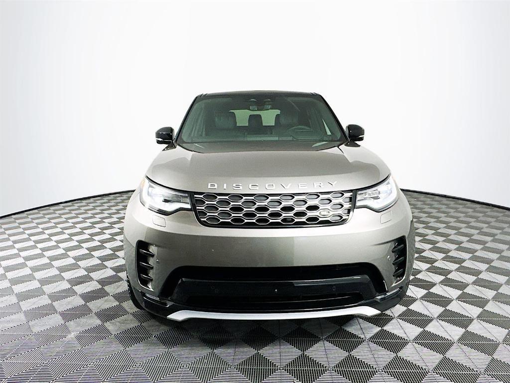 new 2025 Land Rover Discovery car, priced at $86,918