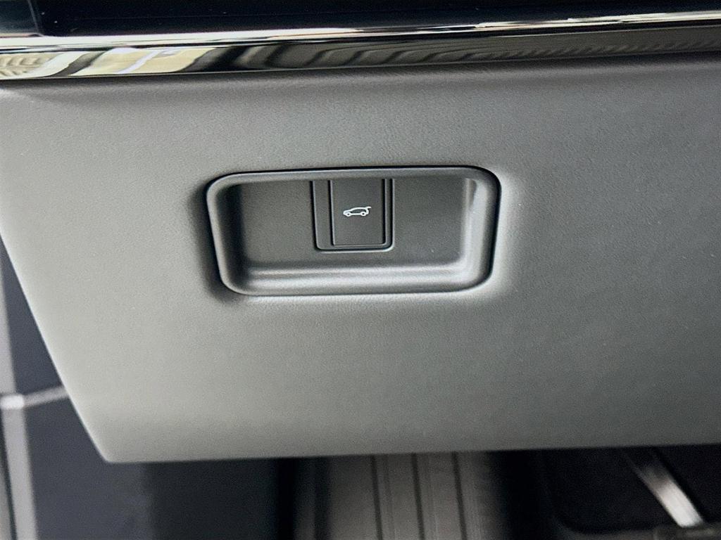 new 2025 Land Rover Range Rover Sport car, priced at $84,955