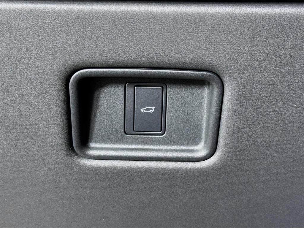 new 2025 Land Rover Range Rover Sport car, priced at $86,165