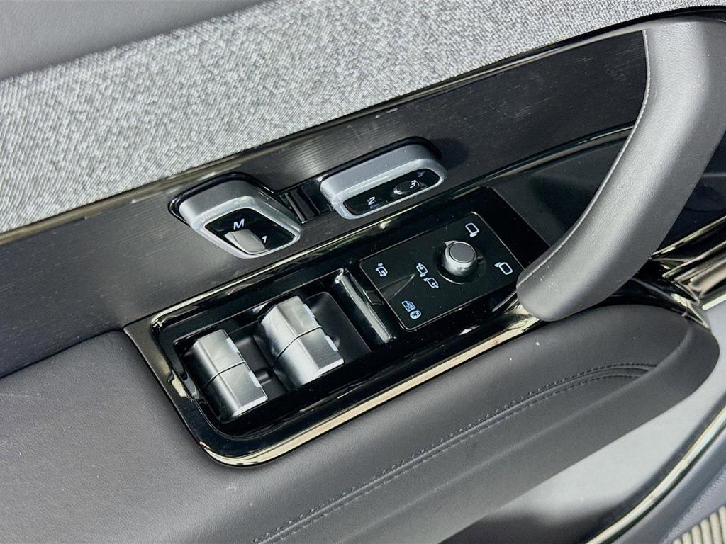 new 2025 Land Rover Range Rover Sport car, priced at $113,275