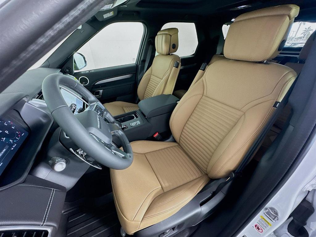 new 2025 Land Rover Discovery car, priced at $72,375