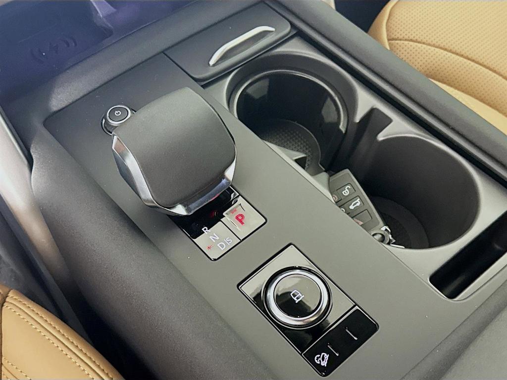new 2025 Land Rover Discovery car, priced at $72,375