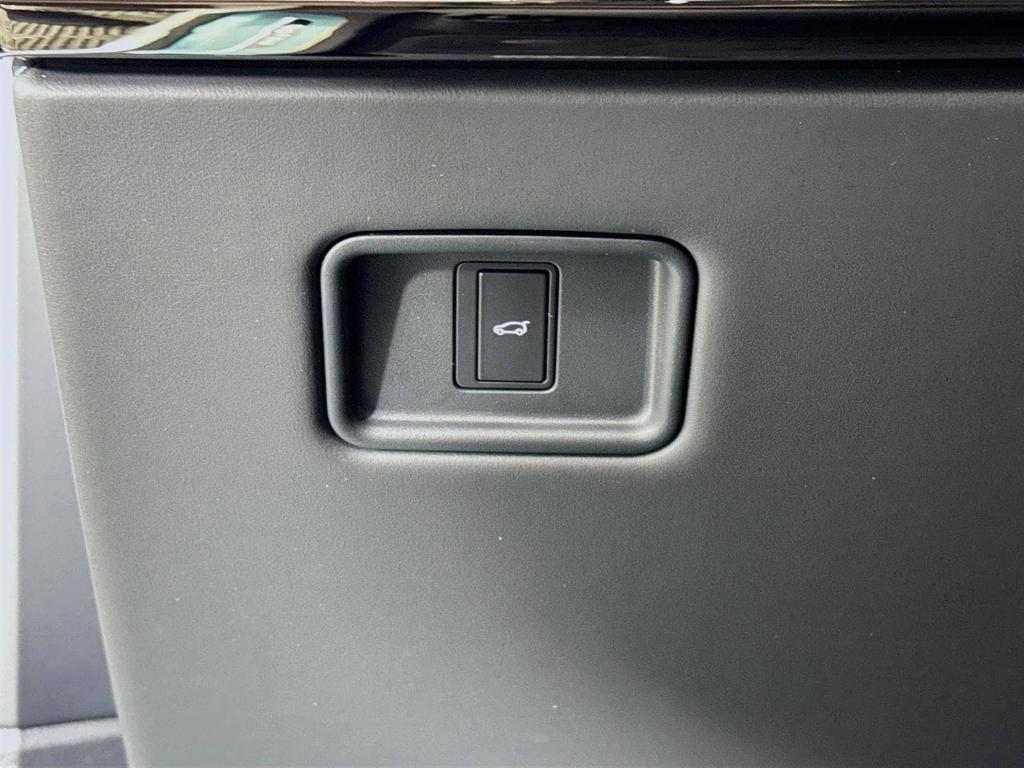 new 2025 Land Rover Range Rover Sport car, priced at $108,315