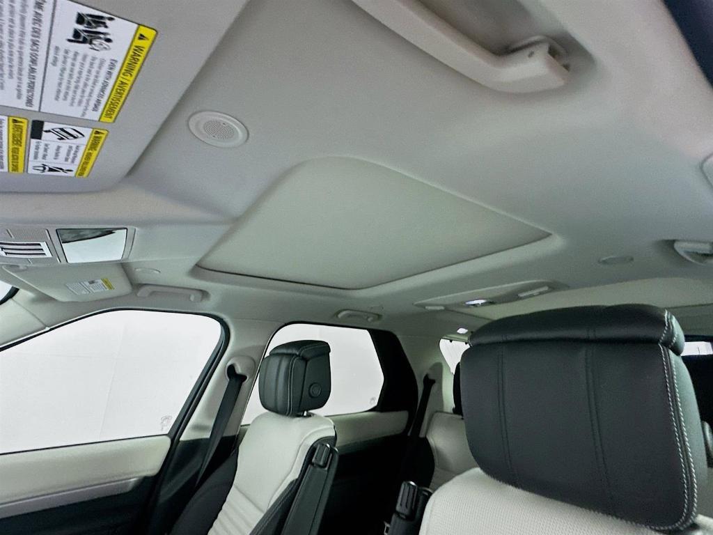 new 2025 Land Rover Discovery car, priced at $82,300