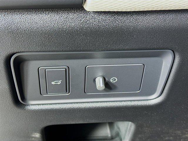 used 2025 Land Rover Discovery car