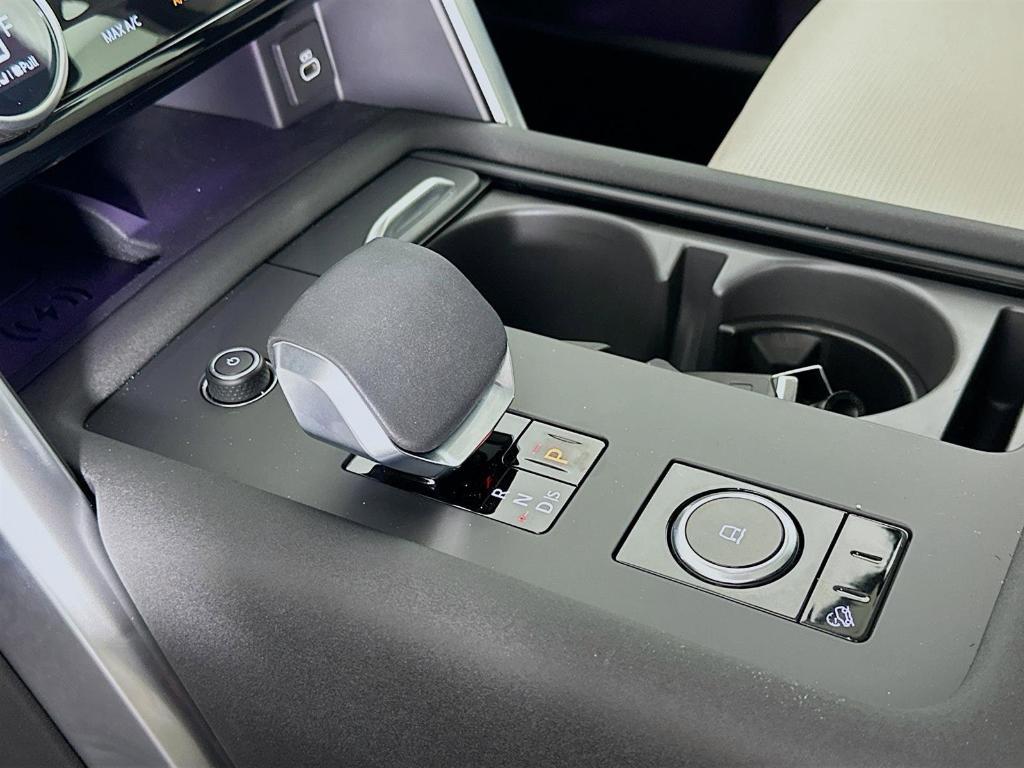 new 2025 Land Rover Discovery car, priced at $82,300